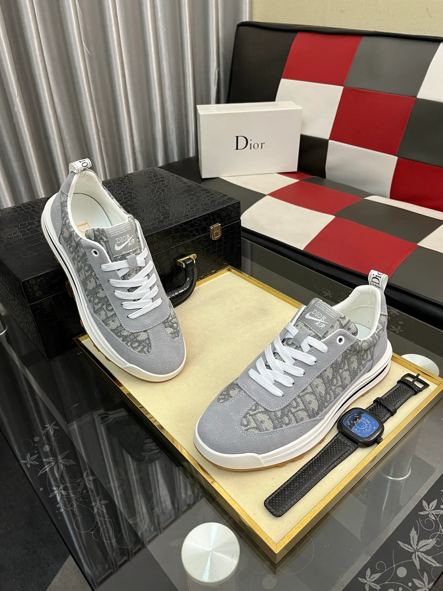Men's shoes💰420⌚️⌚️[Dior] Dior's new men's genuine leather casual shoes, the highest version on the market, any comparison is welcome🆚! The original leather has excellent texture and is super high-end! Fetal sheep net lining imported from Italy, removable pad! Luxurious materials and fine workmanship, highly recommended! Code number: 38-443️⃣Colors available